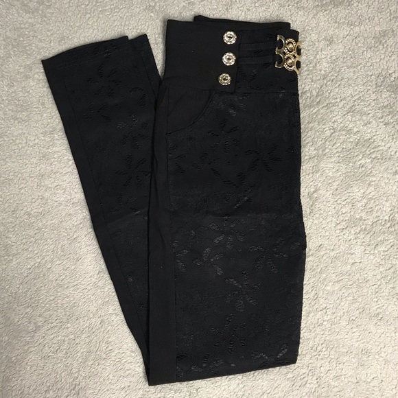 NEW Black Slant Lace Stretchy Capri Pants - Picture 1 of 8